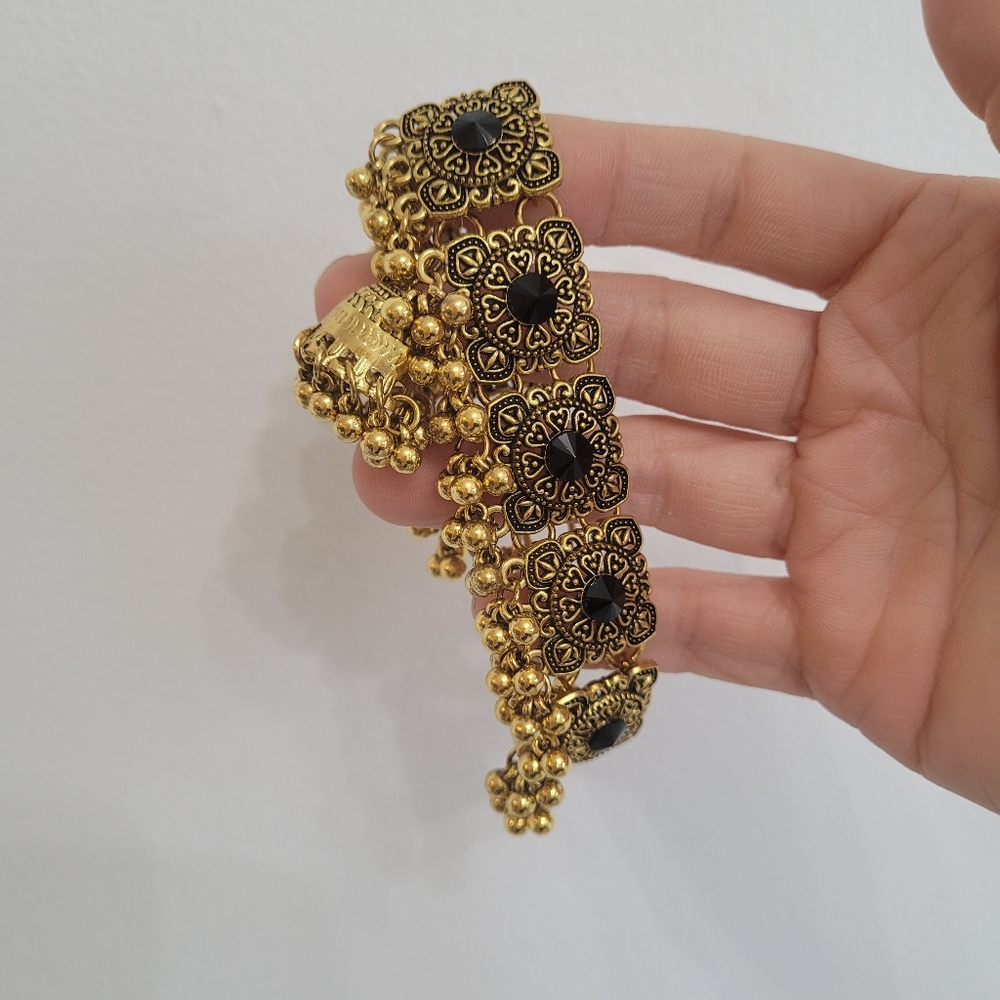 Vintage Style Antique Gold Color and Black Stones Beaded Bracelet